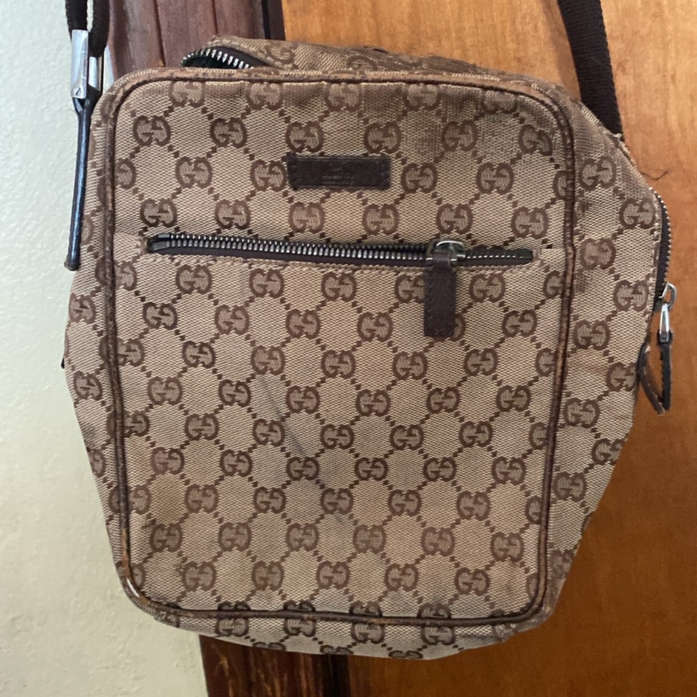 GUCCI BAG (NEEDS A LITTLE REHABILITATION)